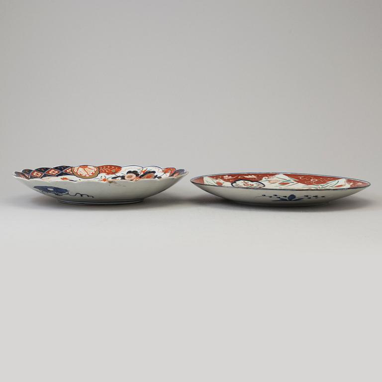 FOUR DISHES, porcelain, Imari, Japan, late 19th / early 20th century.