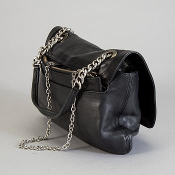 A Lanvin shoulderbag.