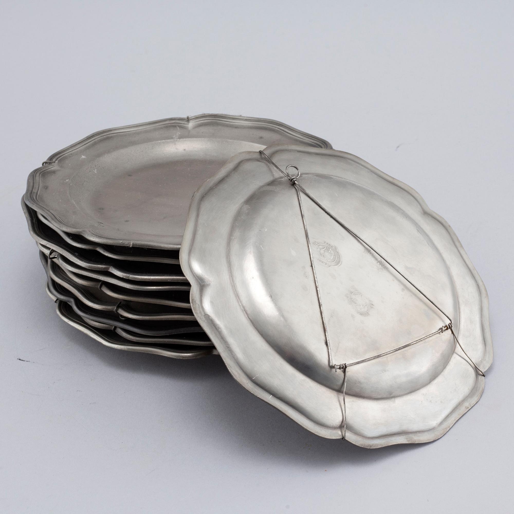 Ten pewter plates from Engl. Block Zinn, 20th century.