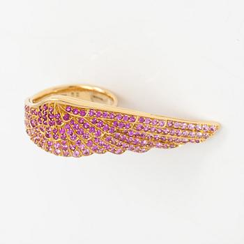 Garrard, An 18K gold ring "Wings" with rubies. Marked Garrard 52 Austria.