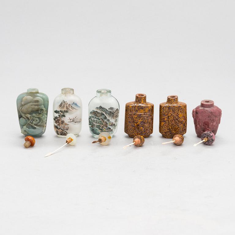 A set of 16 Chinese snuffbottles, 19th/20th Century.