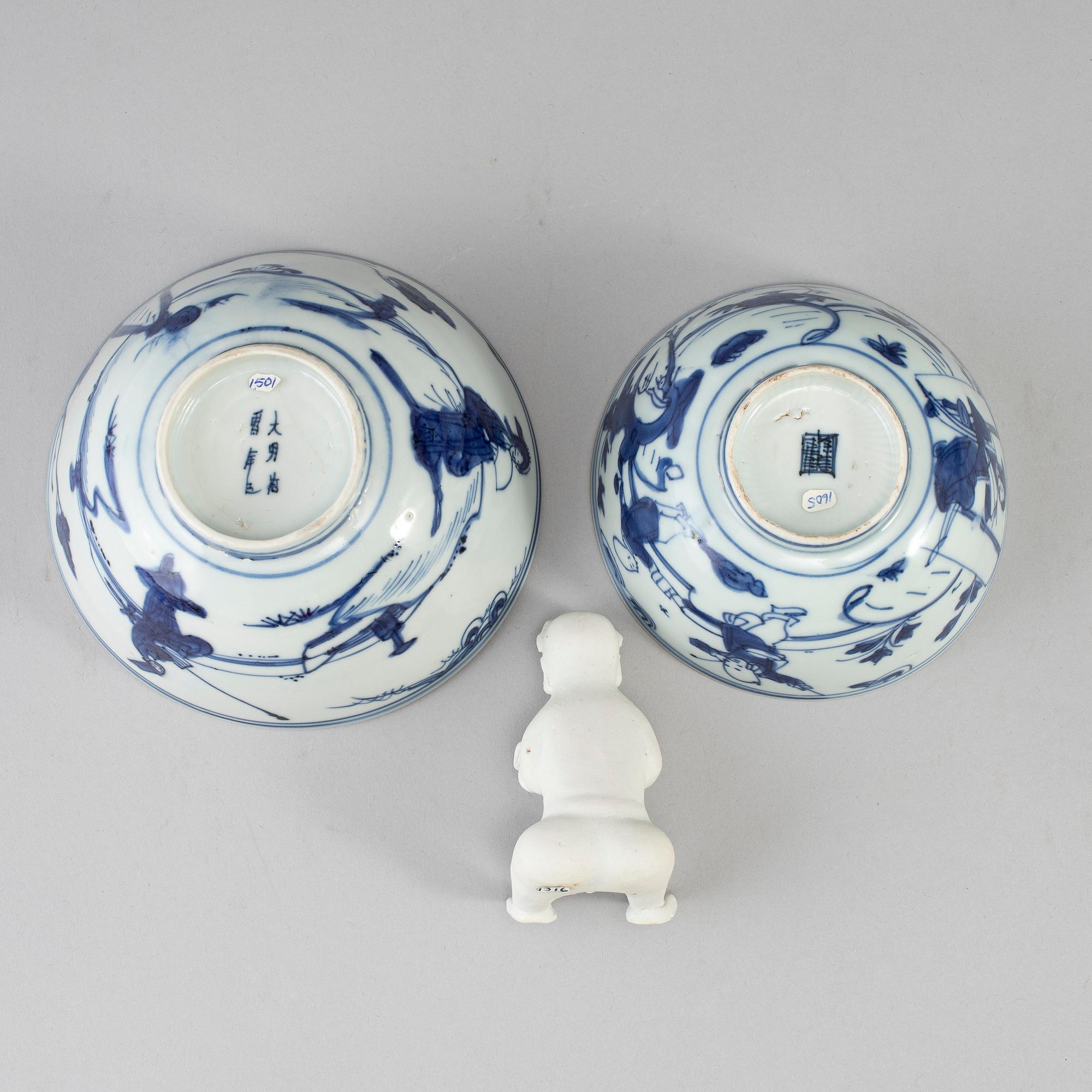 A set of two blue and white bowls and a figurine, Ming dynasty and Qing dynasty, 17th Century.
