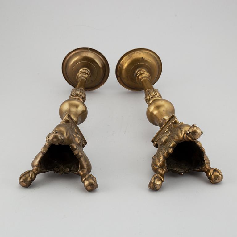 LJUSSTAKAR, ett par, brons, 1600-/1700-tal.
