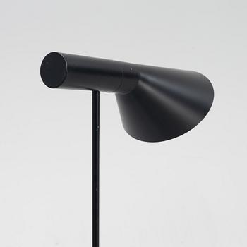 Arne Jacobsen, golvlampa, "AJ", Louis Poulsen, Danmark.