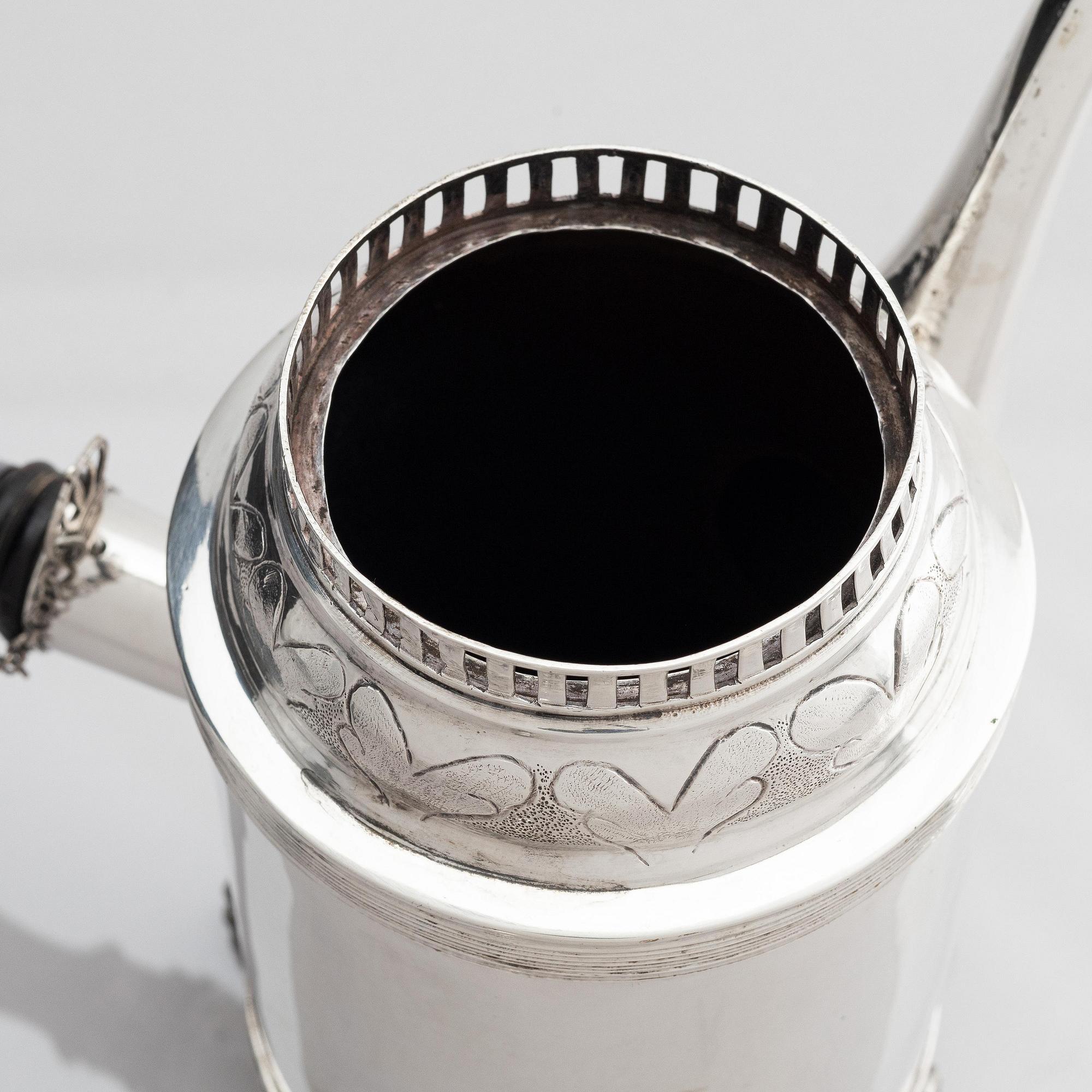 Fredrik Skough, kaffekanna, silver, (verksam 1824-1830) Borås. Empire.