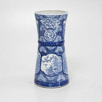 A porcelain floor vase, Japan early 20th century.