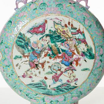 Praktvas, porslin. Qingdynastin, 1800-tal.
