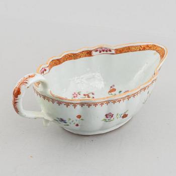 A Chinese famille rose porcelain sauce boat and five dishes, Qing dynasty, 18th and 19th century.