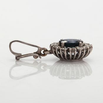 An 18K white gold pendant with sapphire and diamonds.