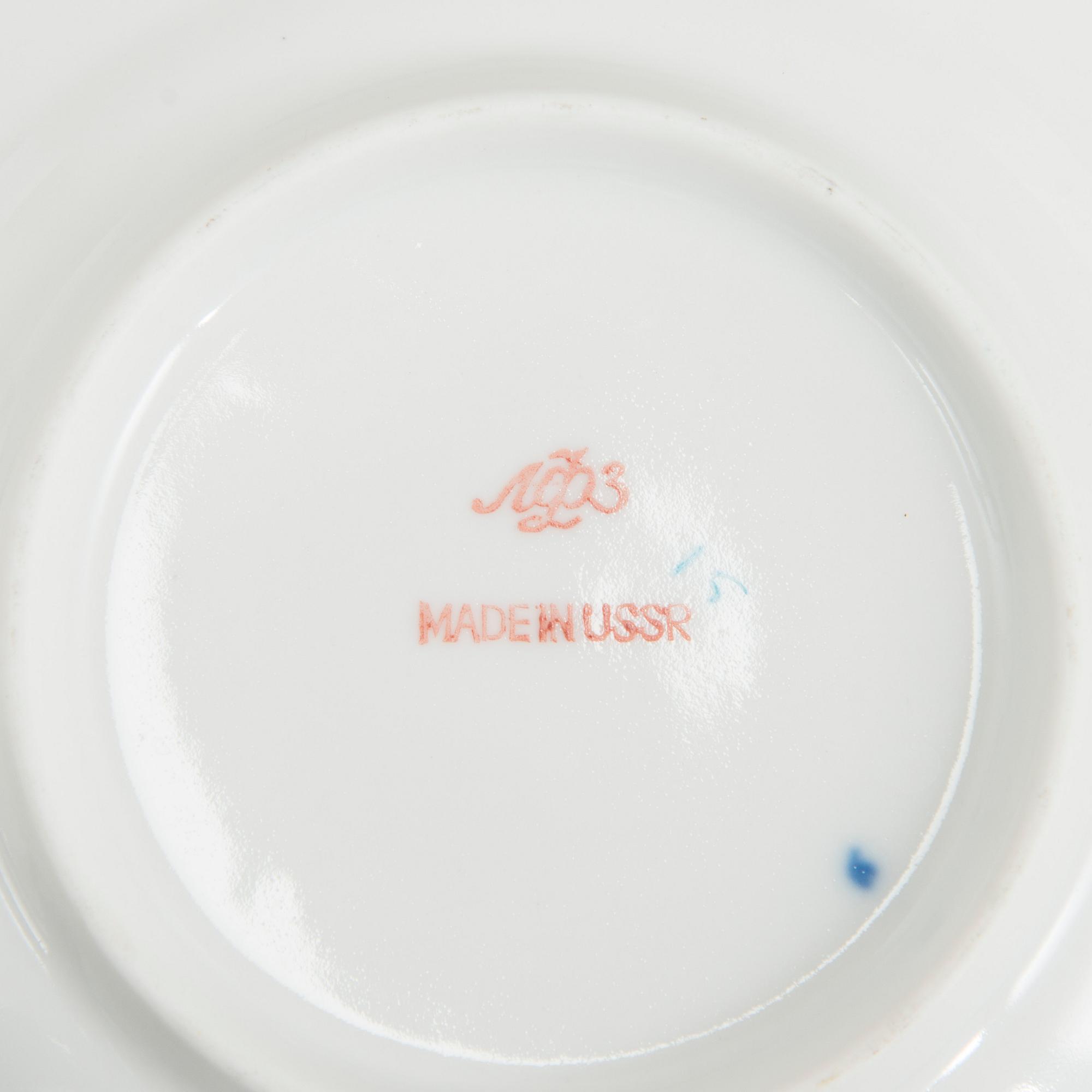 Kahvi- ja teekalusto, 34 osaa, "Blue Net", Lomonosov, Neuvostoliitto, kolme osaa v. 1991 jälkeen.