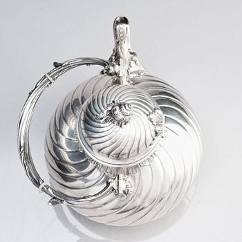 Gustaf Möllenborg (Carl Teodor Feron), tekanna på rechaud, silver, Stockholm 1885. Nyrokoko.