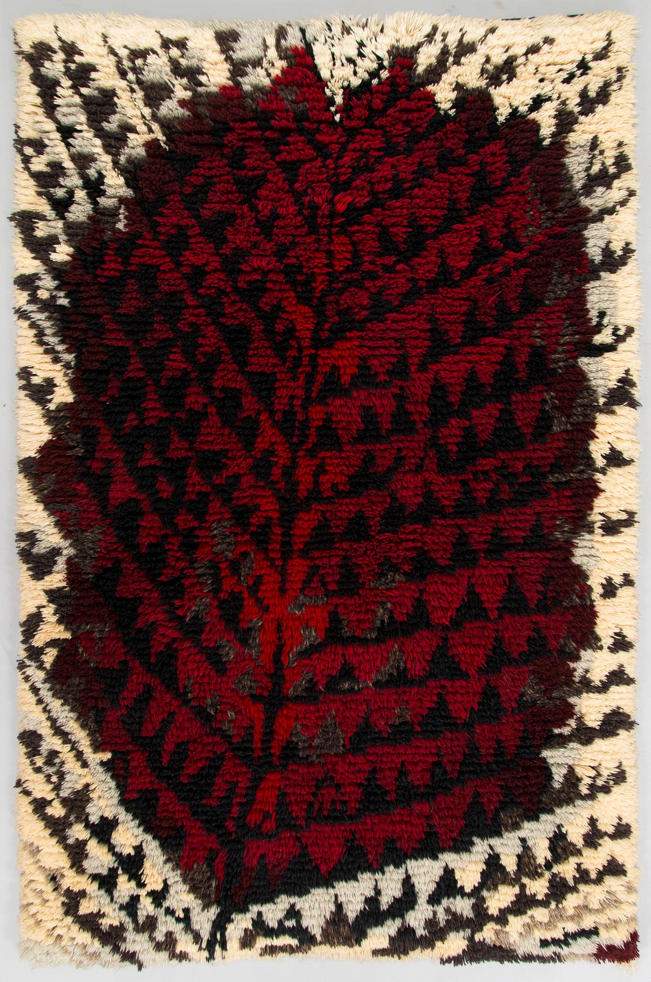 Kirsti Ilvessalo, ryijy, malli Suomen Käsityön Ystävät. Noin 167 x 107 cm.