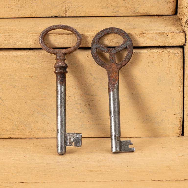 Skåp, gustavianskt, omkring år 1800.