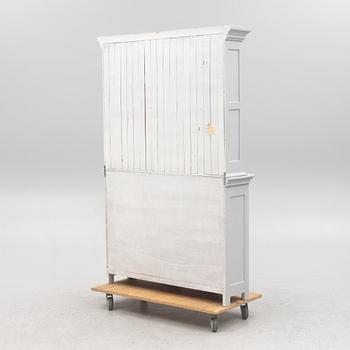 A display cabinet, 20th Century.