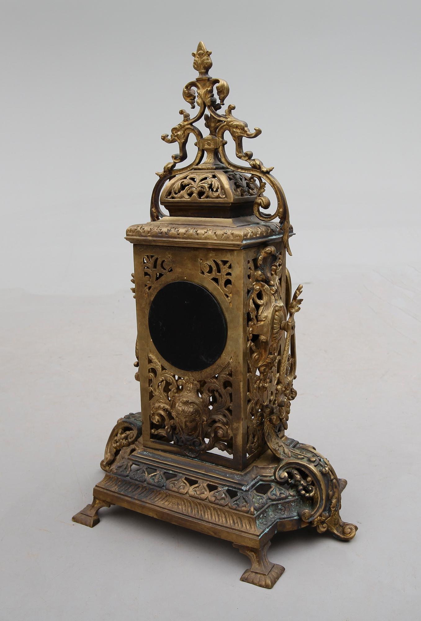 BORDSPENDYL, renässansstil, 1800-talets andra hälft.