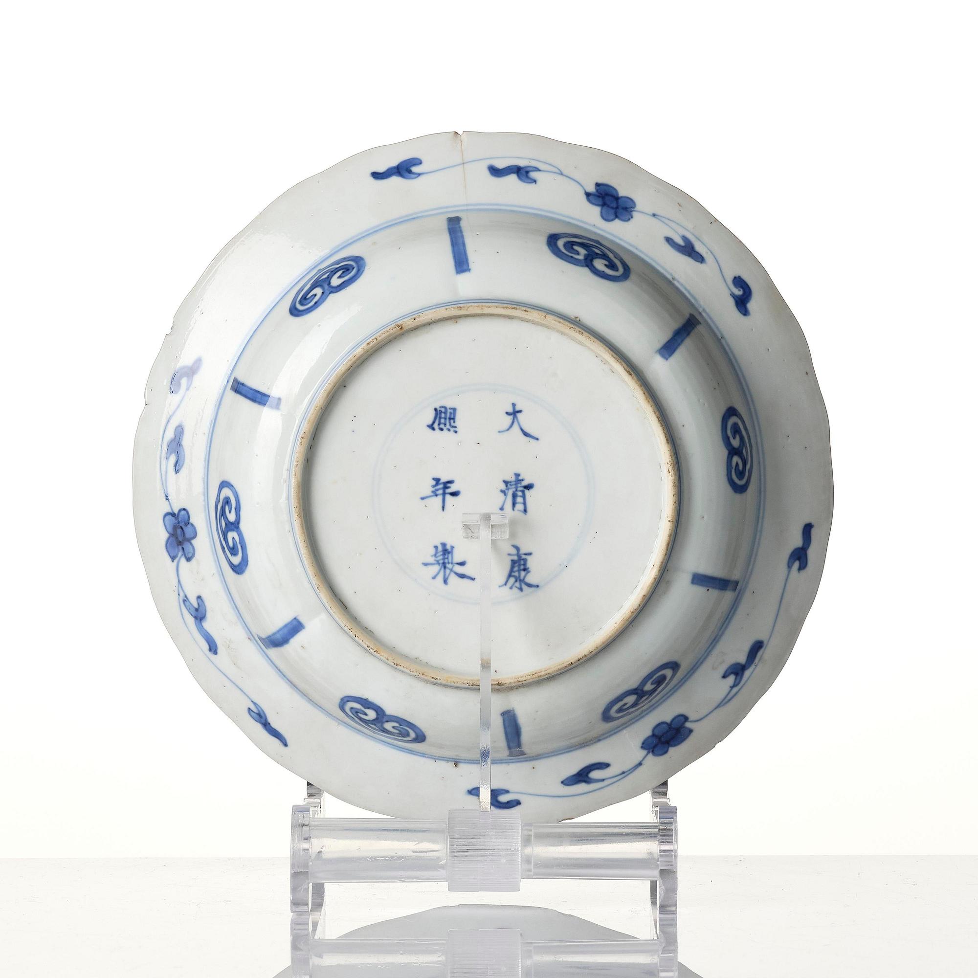 A blue and white dish, Qing dynasty, Kangxi mark and of the period (1662-1722).