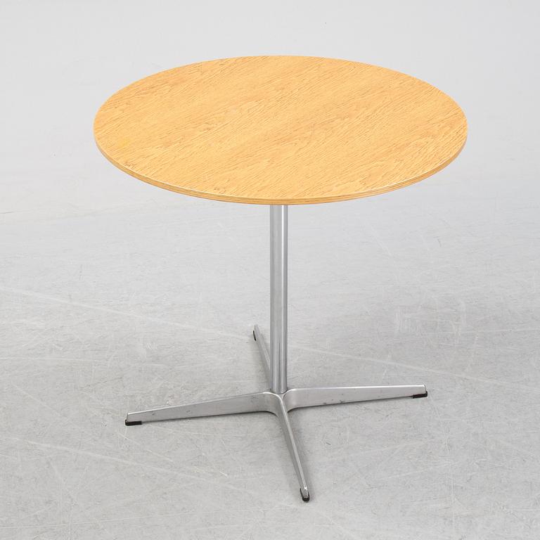 Arne Jacobsen, bord, "A622", Fritz Hansen, Danmark, 2008.