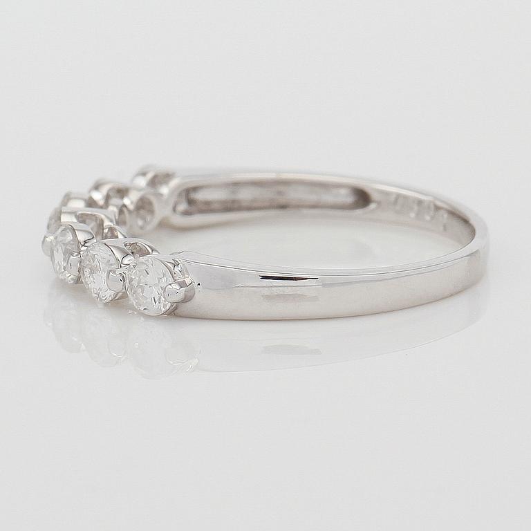 RING, 18K vitguld och diamanter tot ca 0.60 ct.