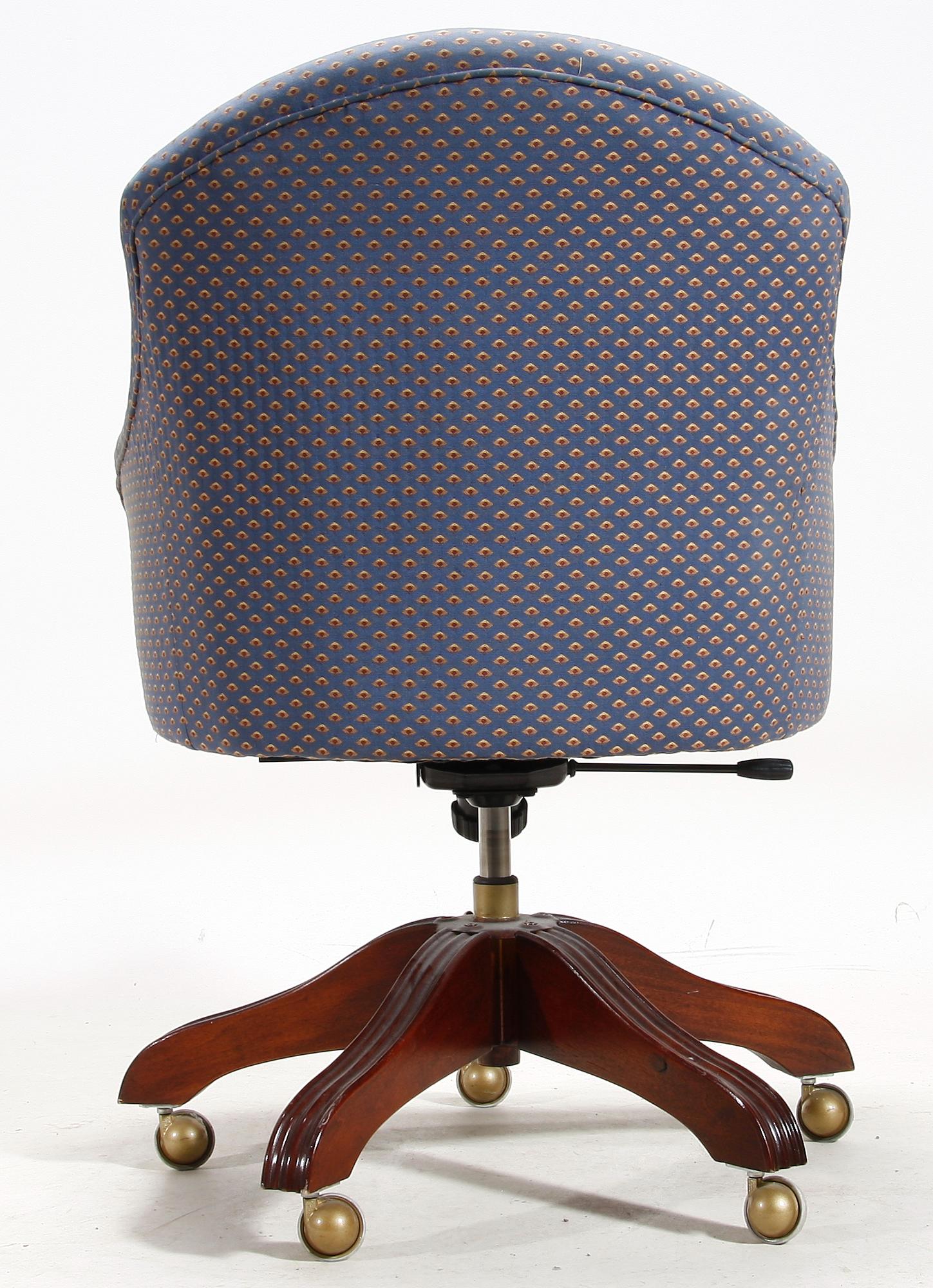 SKRIVBORDSTOL. Engelsk stil, 1900-tal.