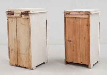 POTTSKÅP, ett par snarlika, 1800-tal.