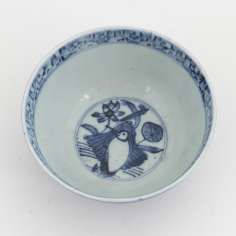 A Chinese porcelain bowl and dish, Ming dynasty 17th Century and Qing dynasty 18th/19th Century.