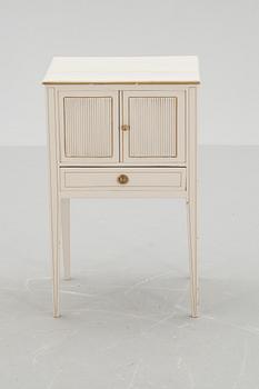 POTTSKÅP, gustaviansk stil, 1800-tal.