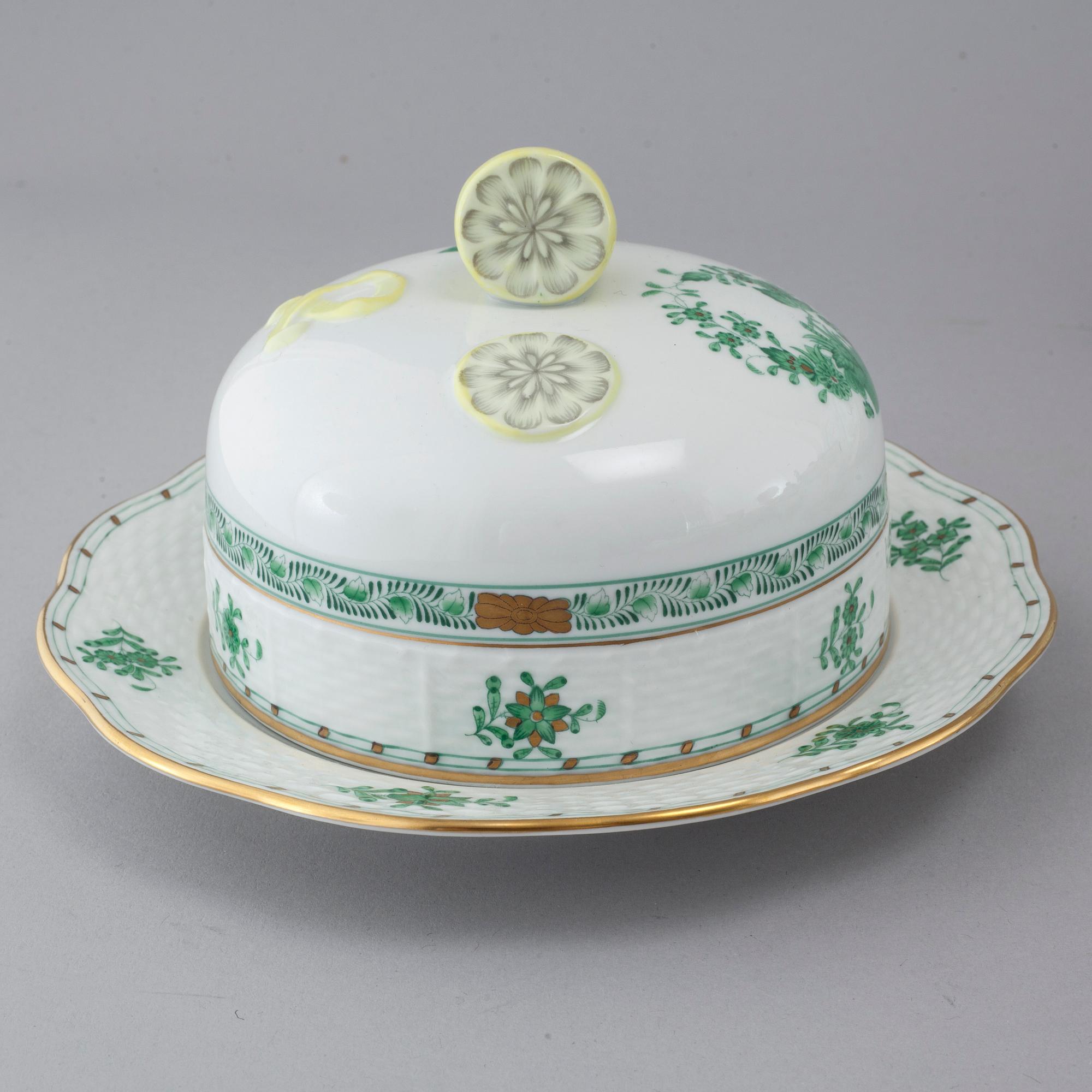 48 pieces of porcelain tableware from Herend, model "Indian Basket", 20th century.