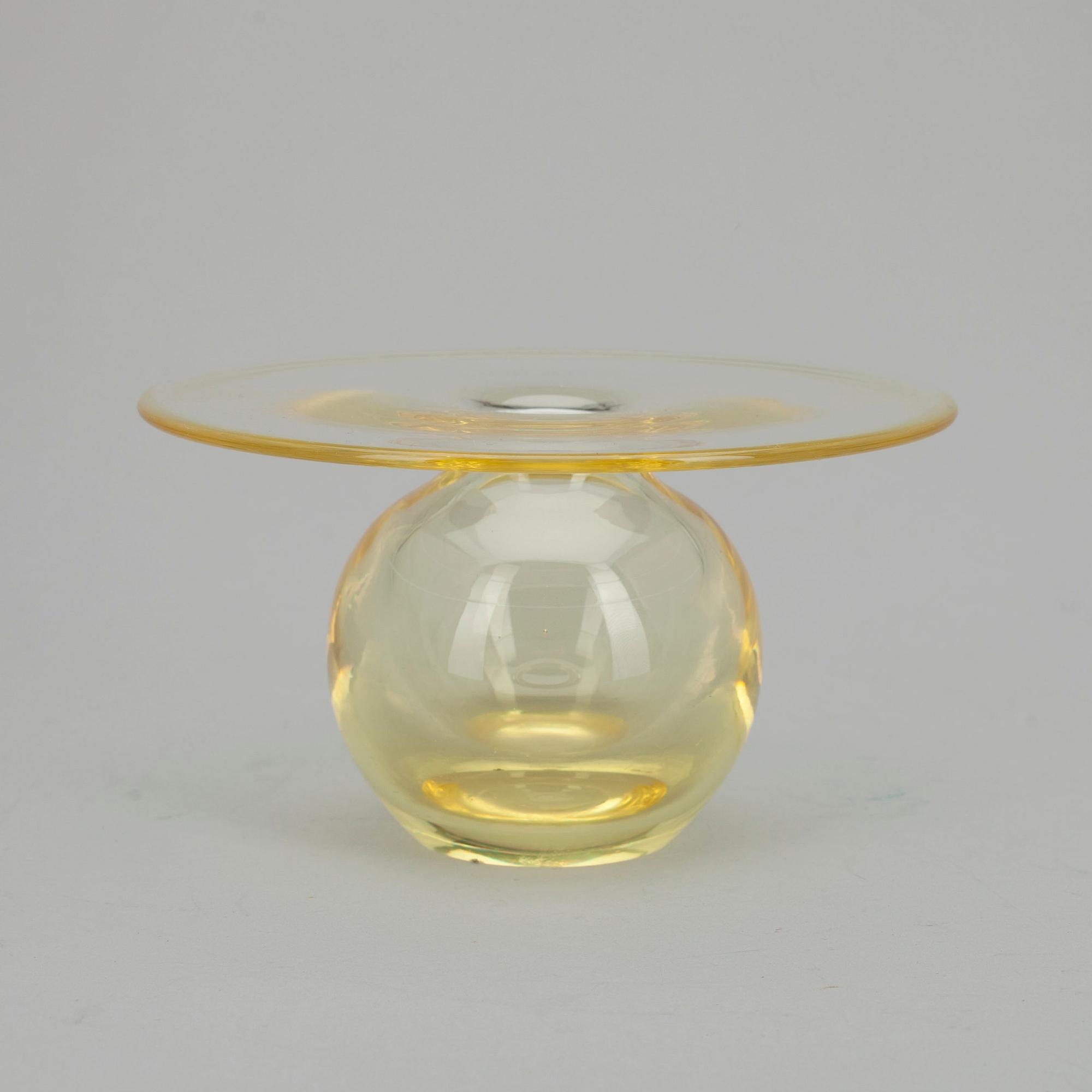 KONSTGLAS, signerat Nanny Still Riihimäen Lasi OY.