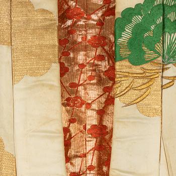 A Japanese silk wedding kimono, 20th century.