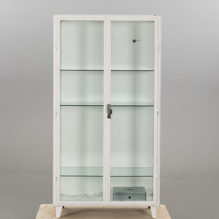 A MEDICAL CABINET FROM THE MIDDLE OF 20TH CENTURY.