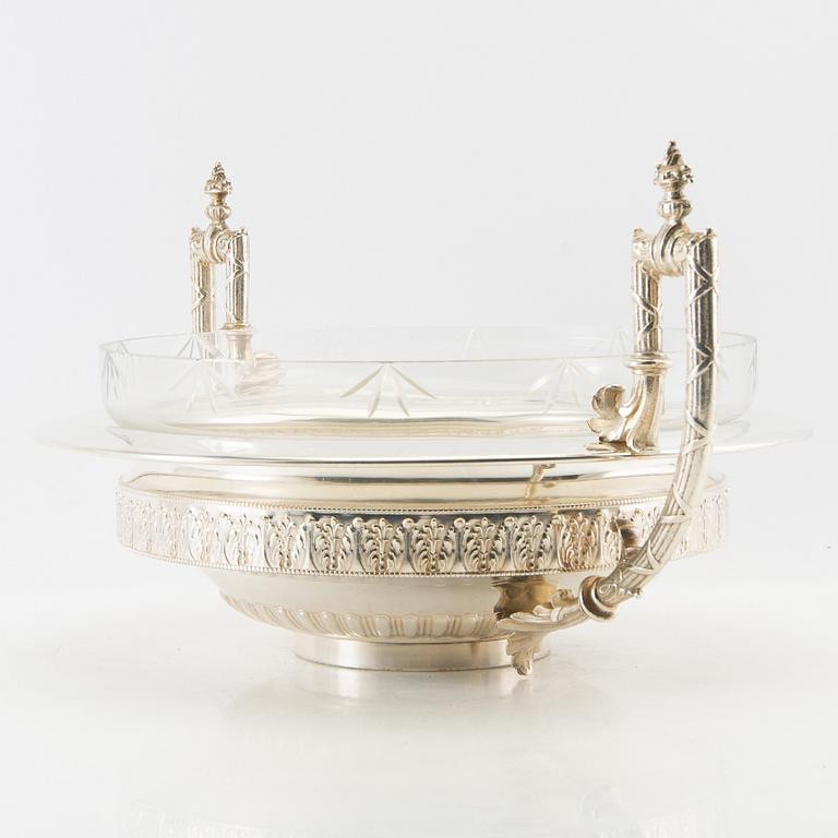 Goblet on foot, 20th century, silver plate and glass.