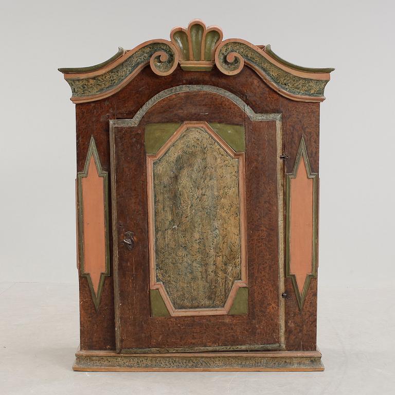 HÄNGSKÅP, allmoge. Alfta, Hälsingland, 17/1800-tal.