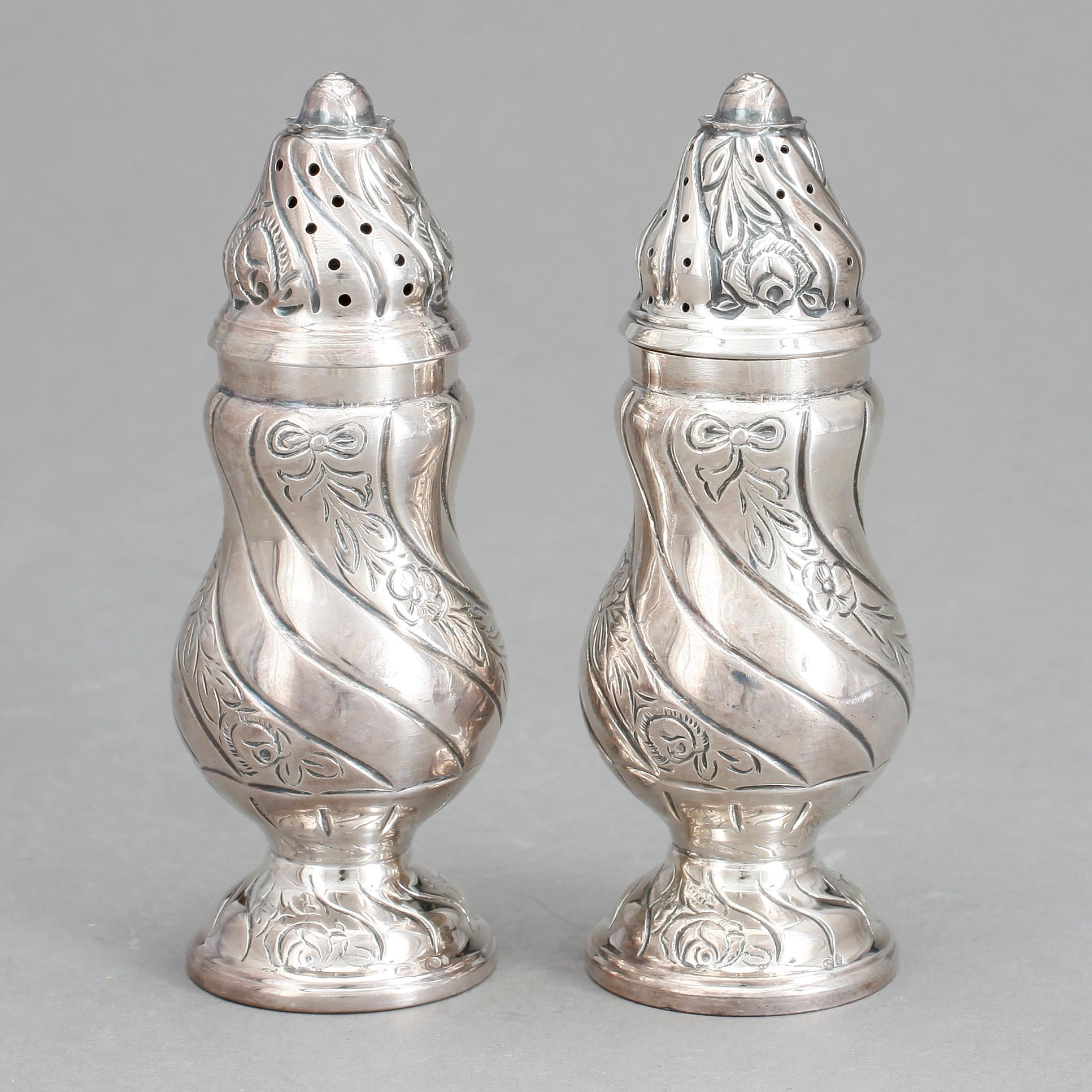 STRÖARE, silver, rokokostil Tyskland, 1900-tal. Totalvikt 86 gram.