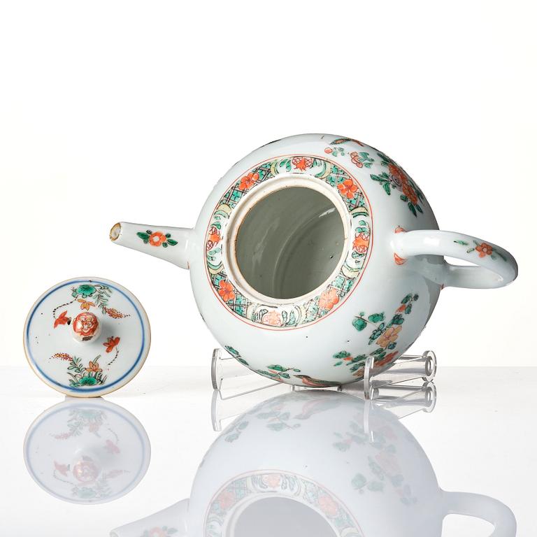 A famille verte tea pot with cover, Qing dynasty, early 18th century.