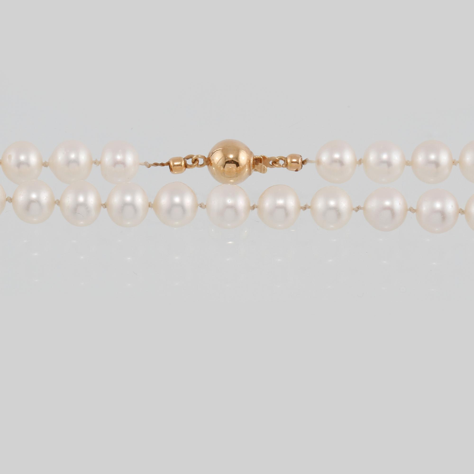 HALSBAND, odlade pärlor med lås i 18K guld.