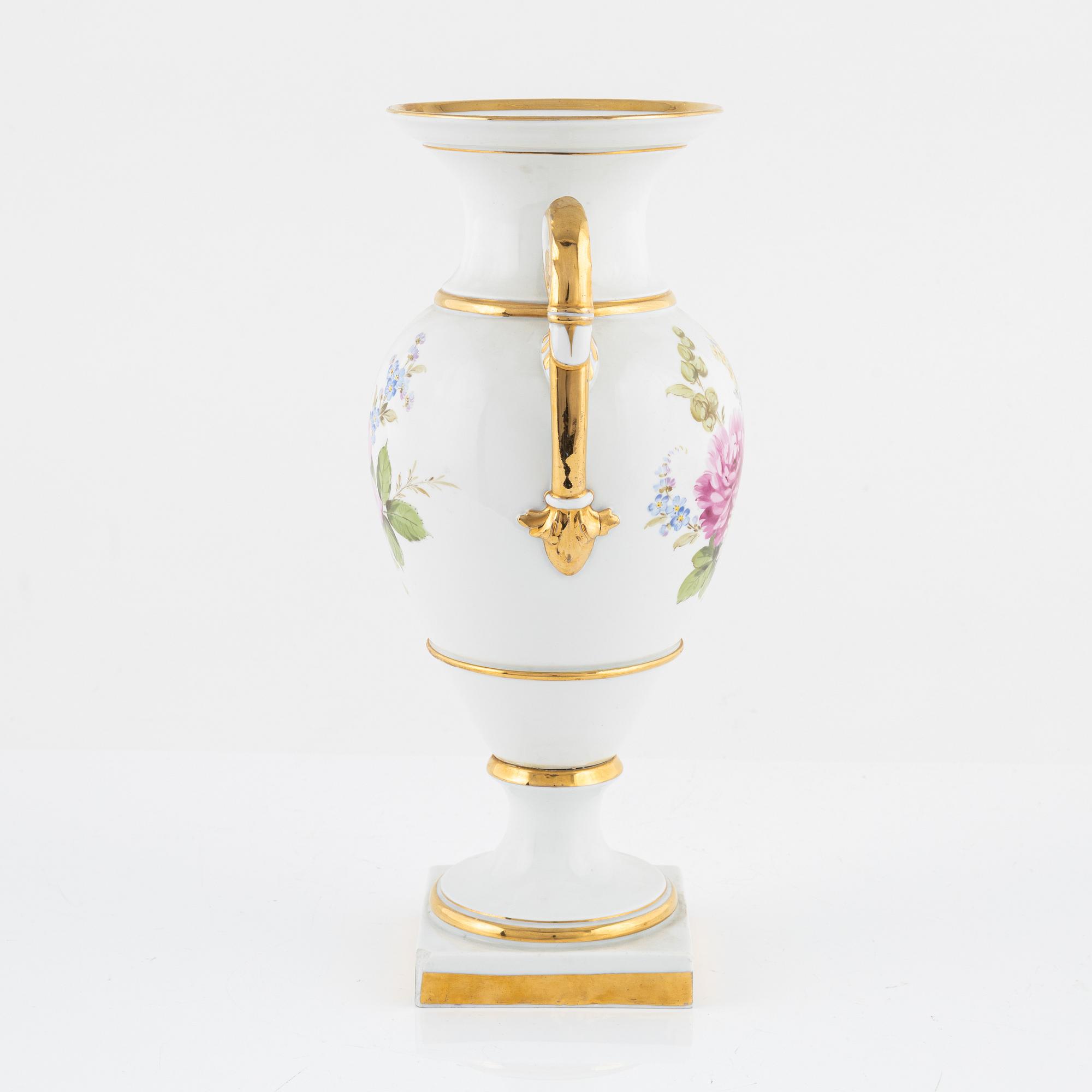 A Meissen vase, circa 1900.