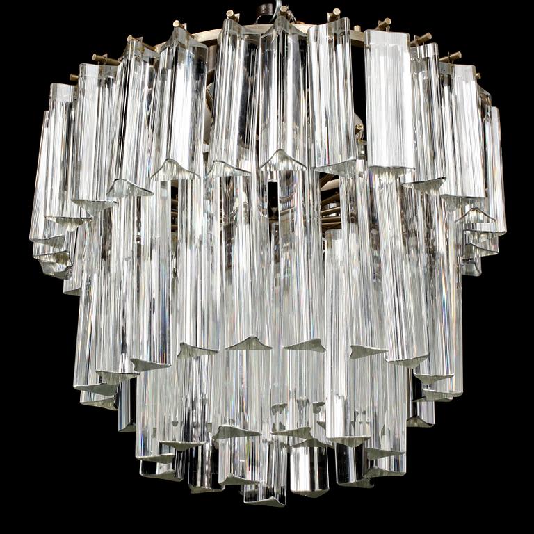 TAKLAMPA, omkring 1900-talets mitt. Höjd 40 cm.