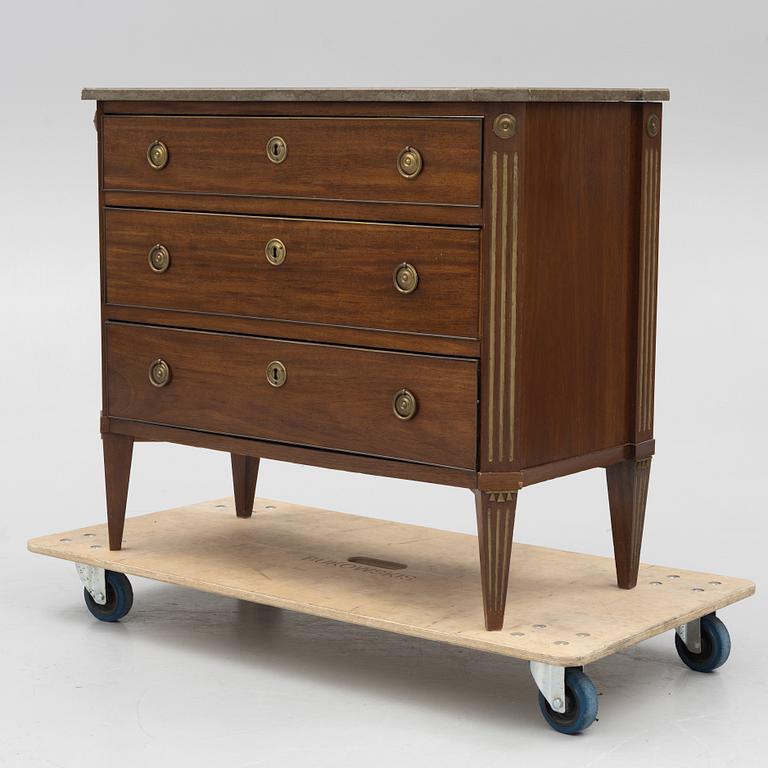 A Gustaivain style chest of drawers, around 1900.