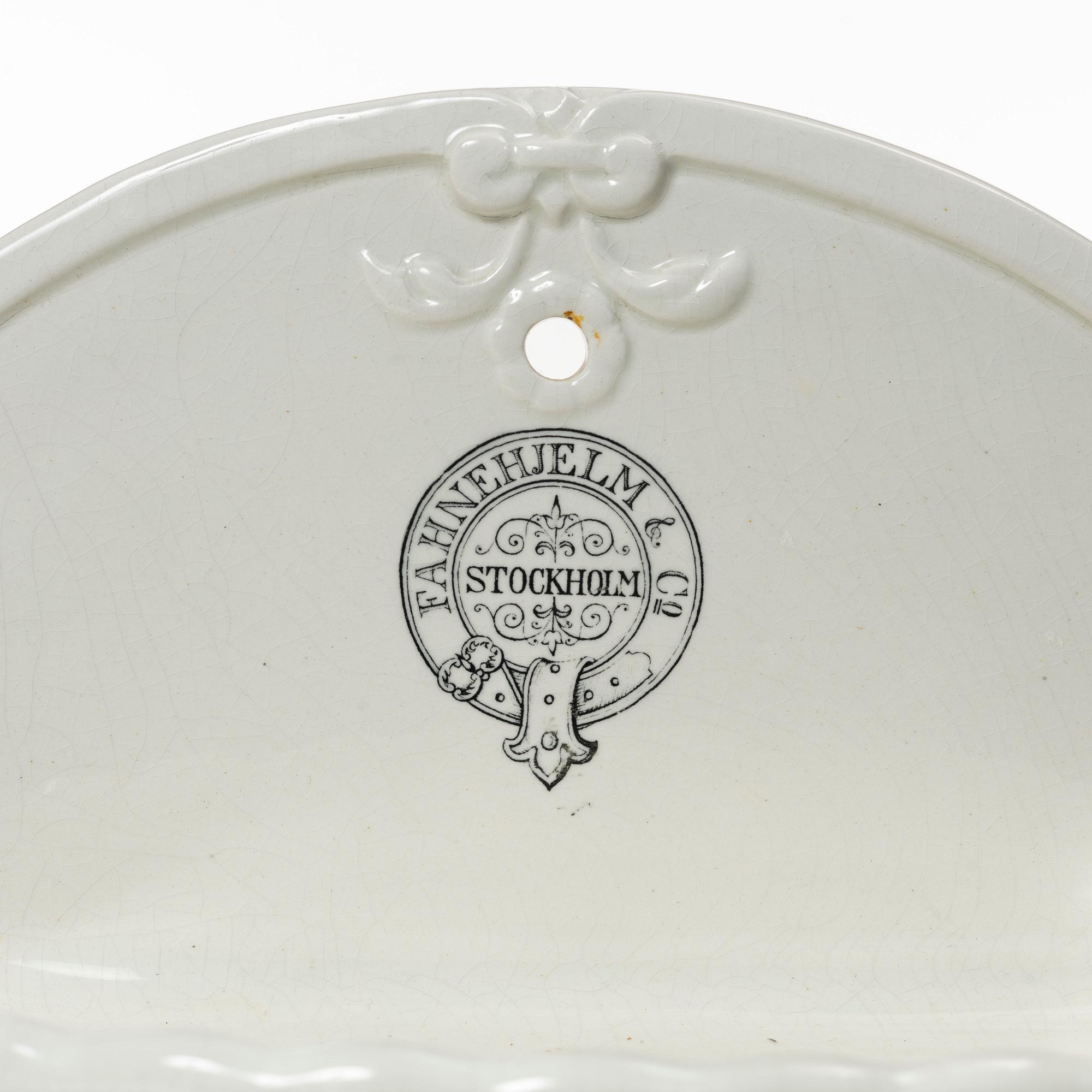 A bathroom shelf, porcelain, Fahnehjelm & Co., early 20th century.