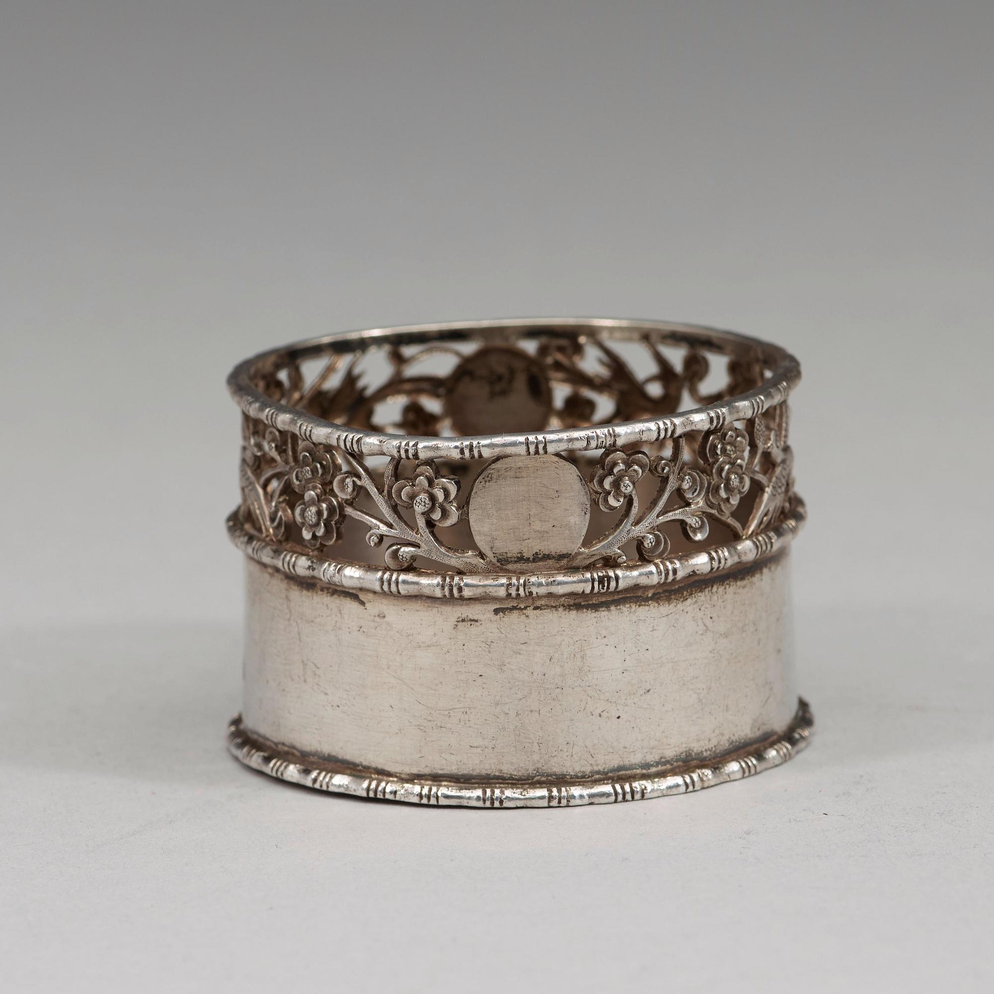 CIGARRASK, SALTKAR samt TÄNDSTICKSHÅLLARE, exportsilver. Bla Chen Hua, 1900-talets början.