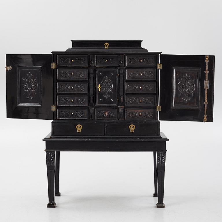 Kabinettskåp, Sydtyskland, Barock, omkring år 1700.