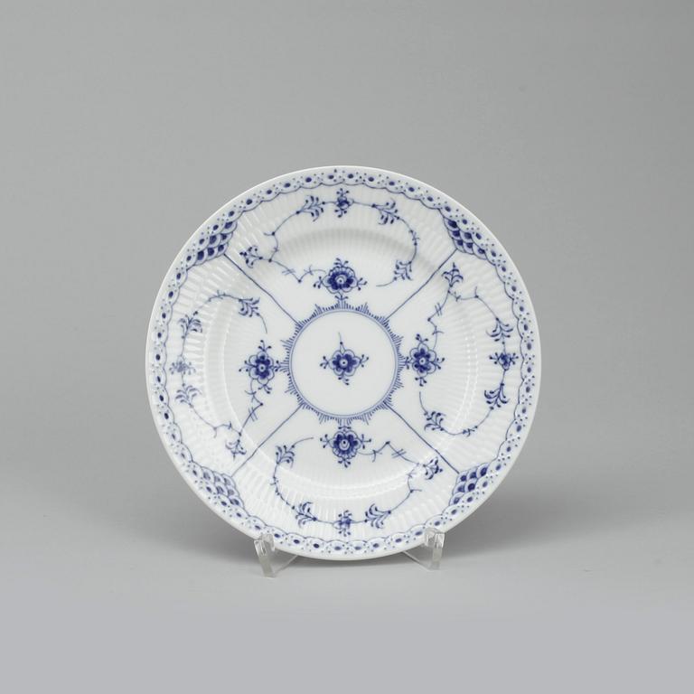 KAFFESERVIS, 69 delar, porslin, "Musselmalet", Royal Copenhagen, 1900-talets andra hälft.