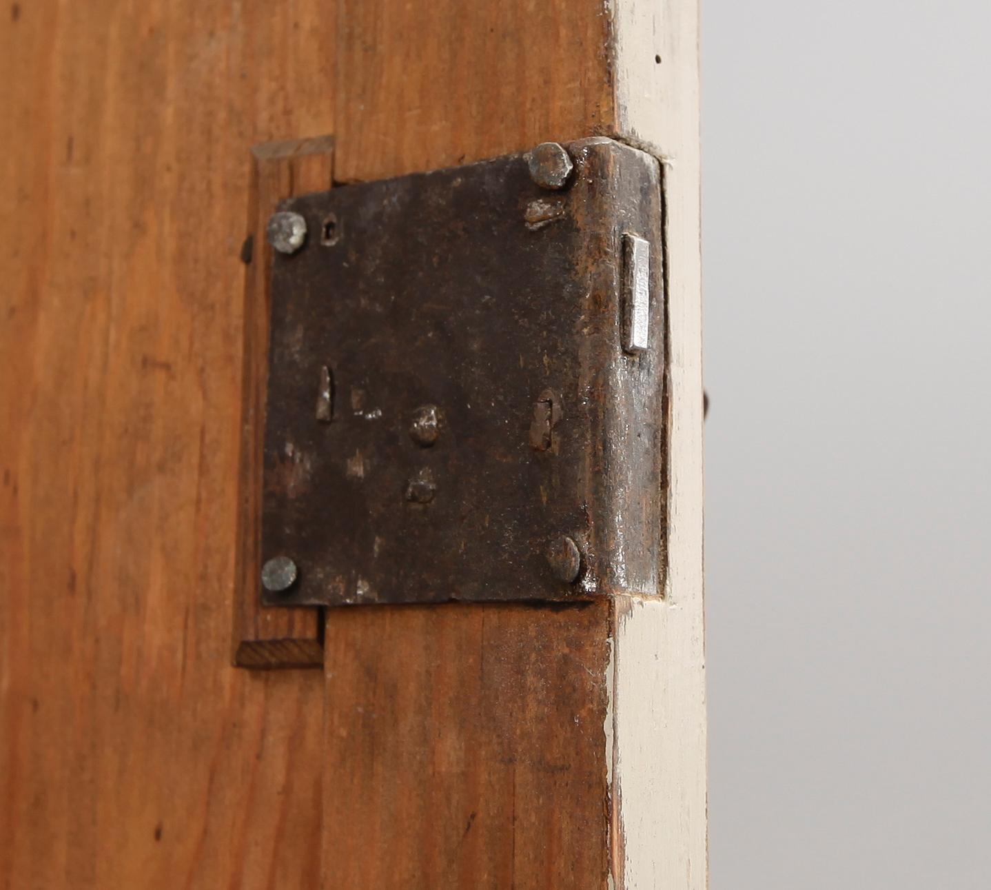 HÖRNSKÅP, 1800-talets mitt.