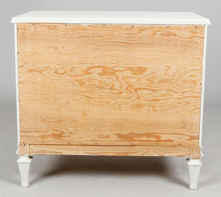 BYRÅ, gustaviansk stil, 1900-talets första hälft.