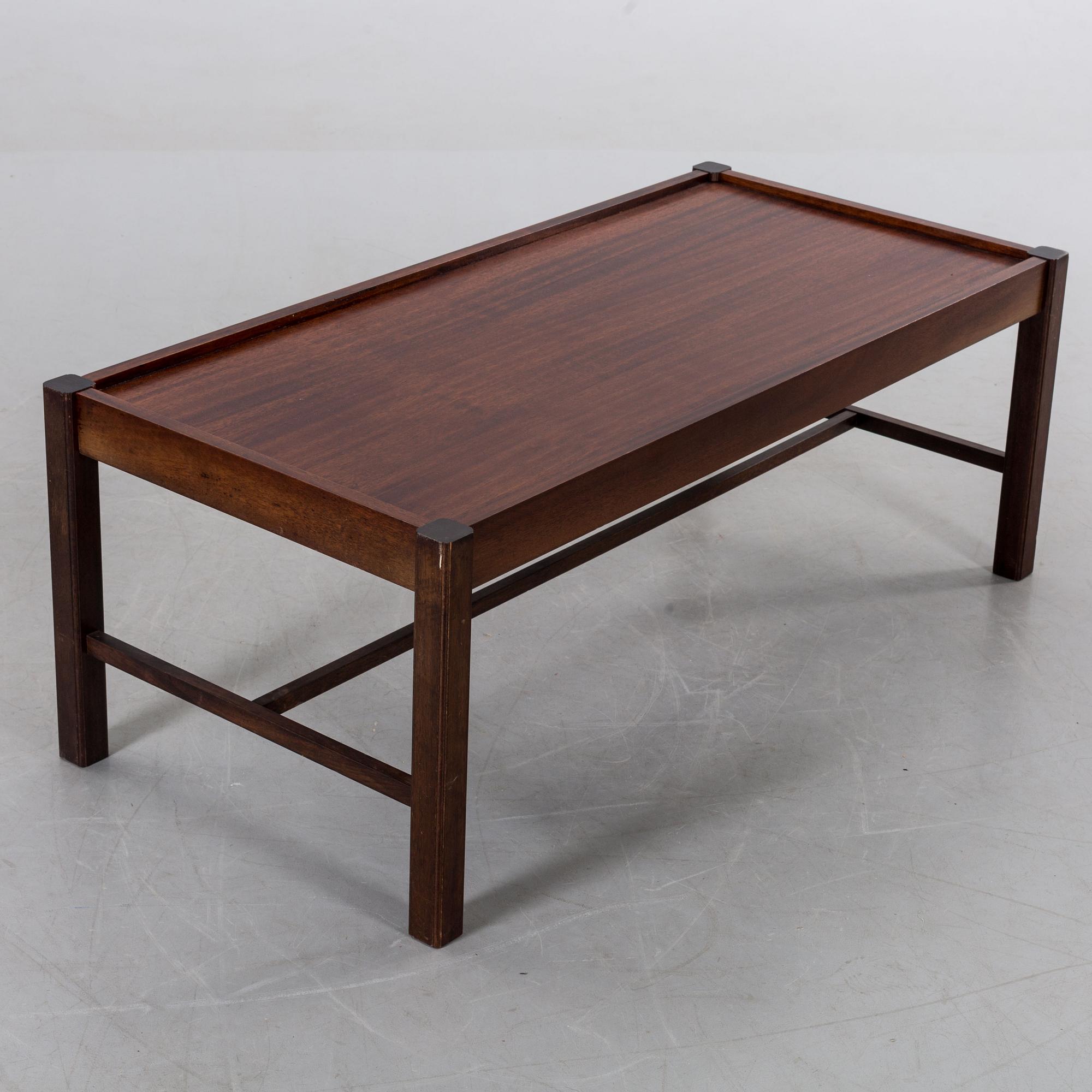 SOFFBORD, sk. Butlers tray. 1900-talets andra hälft.