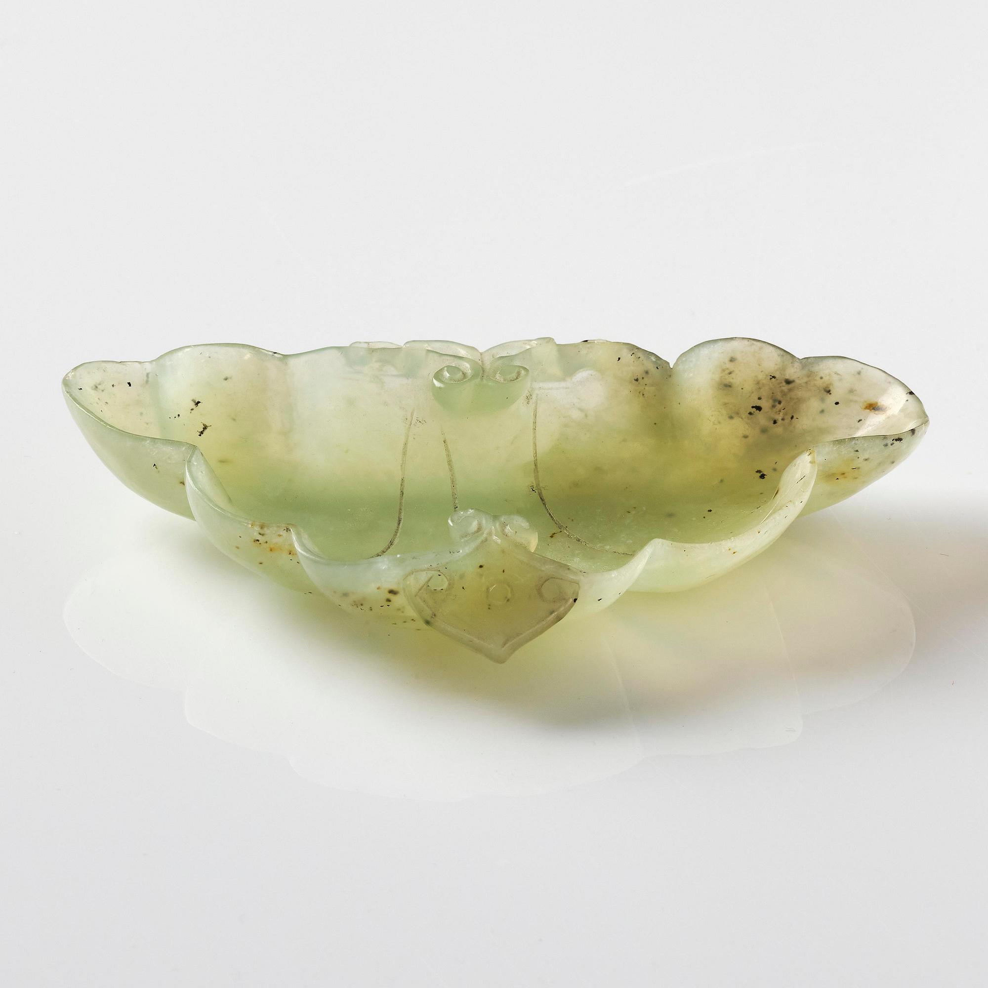 A carved nephrite ink palette, Qing dynasty.