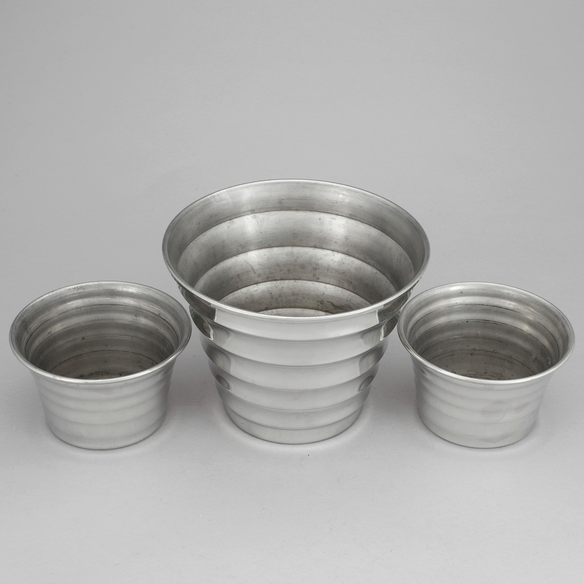 ESTRID ERICSON, ytterfoder 3 st, Firma Svenskt Tenn, Stockholm 1993. Modellen formgiven under 1920-talet.