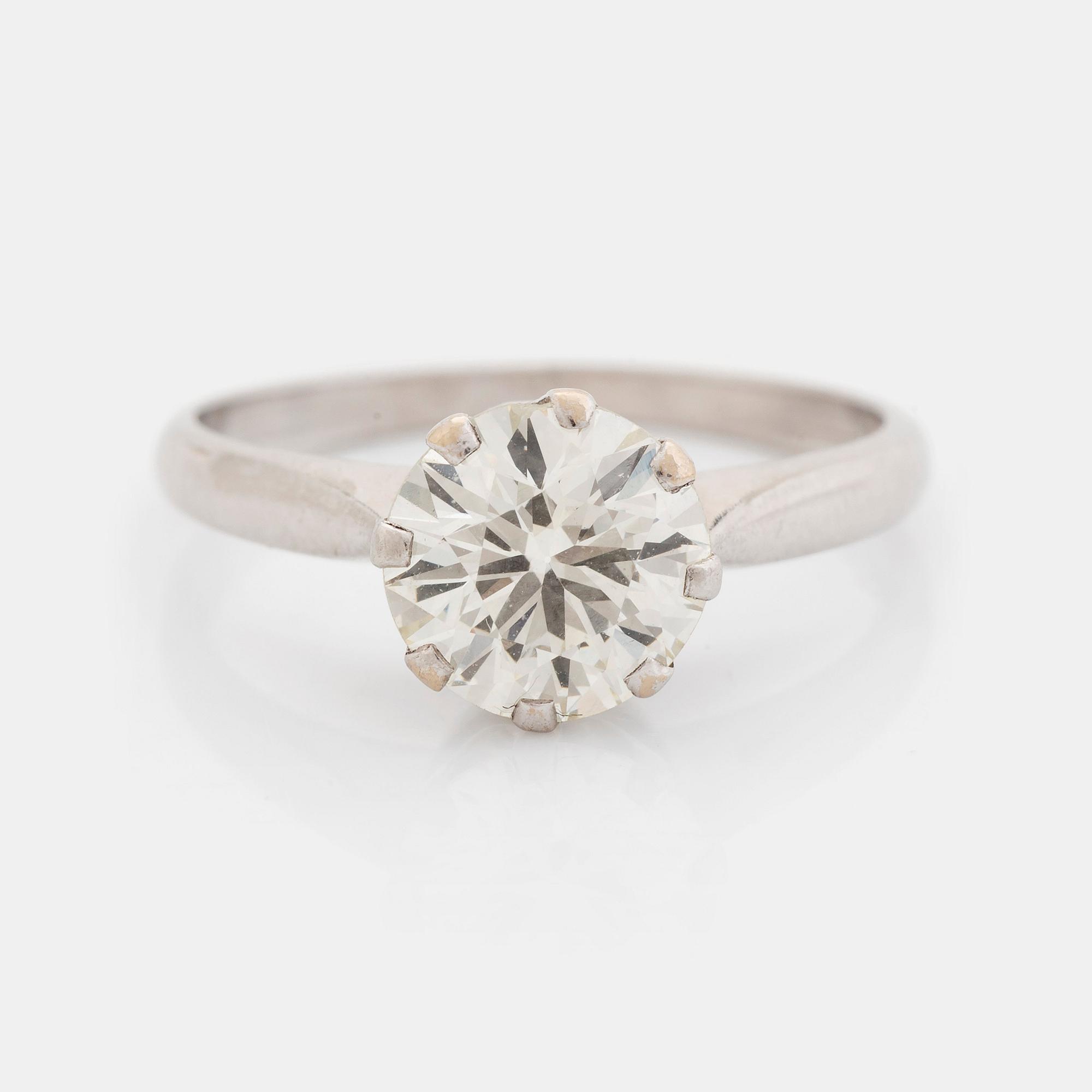 Ring platina med en gammalslipad diamant, Wiwen Nilsson.