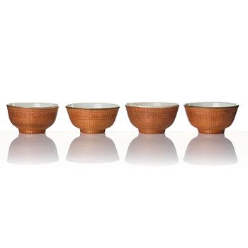 Skålar, 11 stycken porslin och korgflätning, omkring 1900.