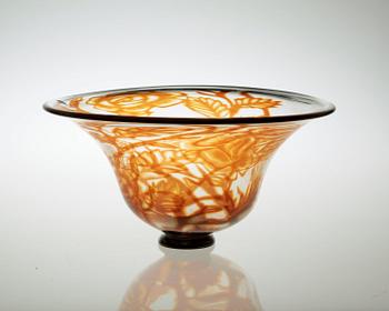 An Eva Englund 'Graal' glass bowl, Orrefors 1978.